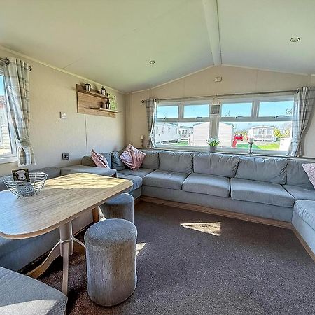 8 Berth Caravan For Hire At St Osyth Beach Ref 28047R Clacton-on-Sea Εξωτερικό φωτογραφία