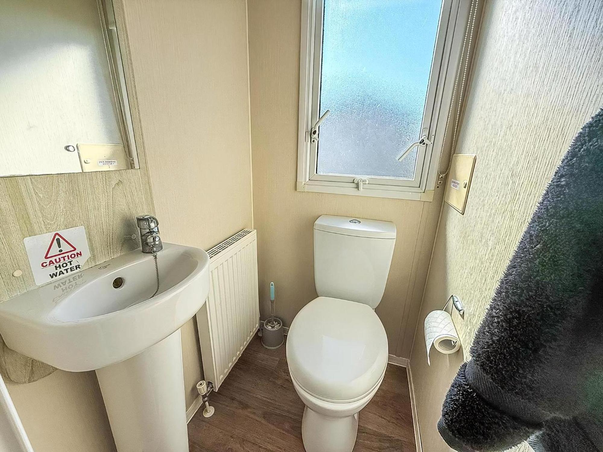 8 Berth Caravan For Hire At St Osyth Beach Ref 28047R Clacton-on-Sea Εξωτερικό φωτογραφία